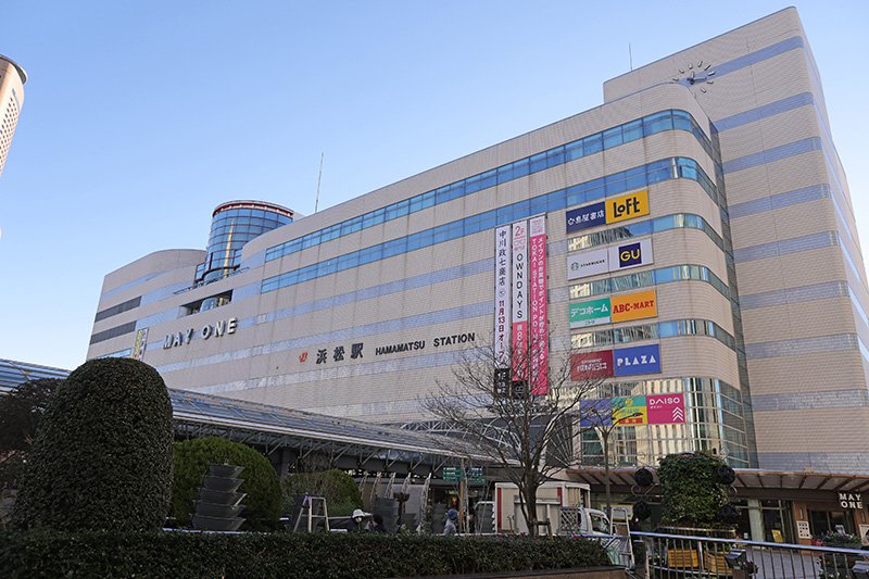 東海道新幹線とJR東海道線が乗り入れる「浜松」駅